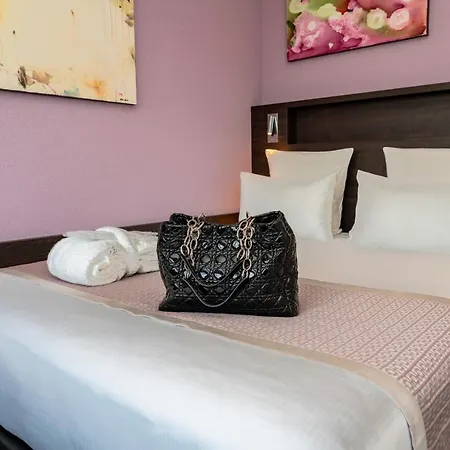 Nash Pratik Hotel